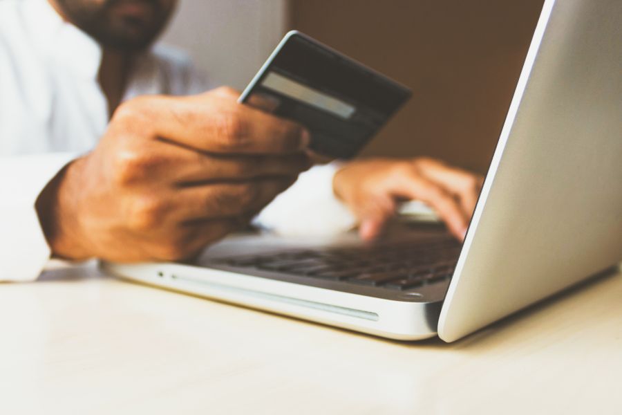 Czy płacenie kartą przez internet jest bezpieczne?